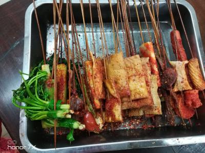 成都油炸串串技術培訓哪里教的好？各種食材腌制方法