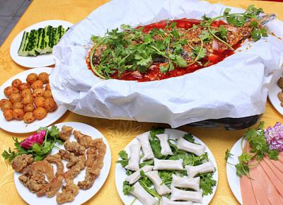 成都小吃培訓(xùn)費用，紙包魚技術(shù)培訓(xùn)哪里專業(yè)？