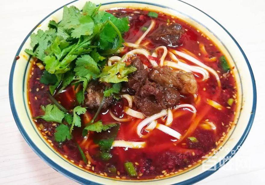 學(xué)做小吃培訓(xùn)要多少錢？培訓(xùn)小吃學(xué)校好不好？